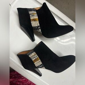 Chic Black and Gold Heeled Boots